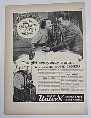 1937 Cine 8 Univex Movie Camera With Man & Woman