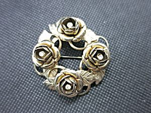 Vintage Unsigned Gold Tone Rose Floral Wreath Brooch Stone Center