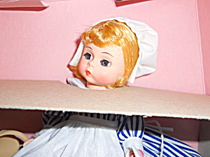 Madame Alexander Doll Little Maid 423 Mib