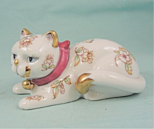 1986 Franklin Mint Porcelain Lying Cat