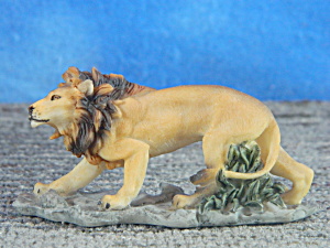 Handsome Unmarked Resin Prowling Lion