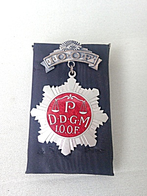 Odd Fellows Fraternal Badge P.d.d.g.m.