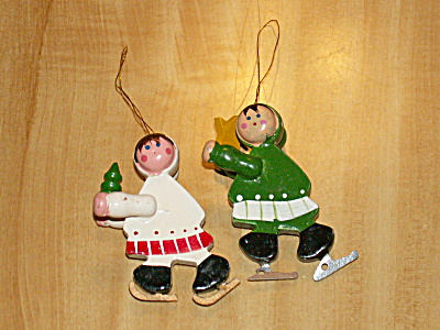 Nifty Pair Vintage Wood Taiwan Christmas Tree Ornaments Ice Skaters