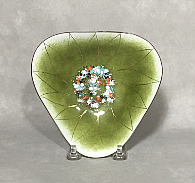 Gerte Hacker 5 1/2 Inch Wide Green Triangular Dahlia Bowl