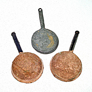 3 Miniature Dollhouse Metal Kitchen Skillets