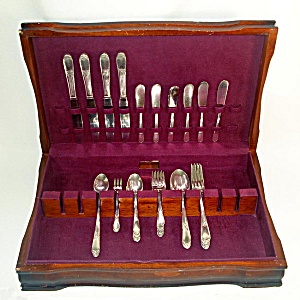 Devonshire Rogers 1938 Silverplate 40 Piece Flatware Set With Chest