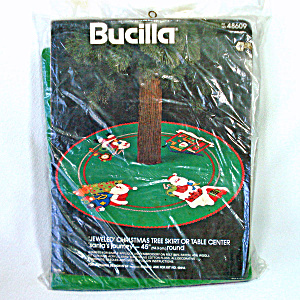 Bucilla Santas Journey Beaded Stitchery Christmas Tree Skirt Kit