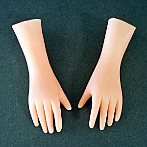 Pair Vintage Plastic Hands For Dollmaking Crafts 2.5 Inch