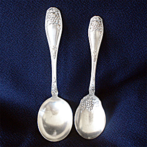 Isabella Rogers 1913 Grapes Silverplate Pair Serving Spoons
