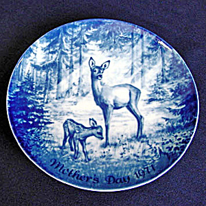 Doe And Fawn Blue And White 1971 German Mothers Day Plate