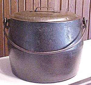 Marietta O. Co. Iron Bulge Cooking Pot & Lid