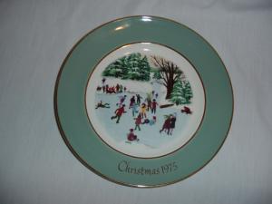 Avon 1975 Christmas Plate
