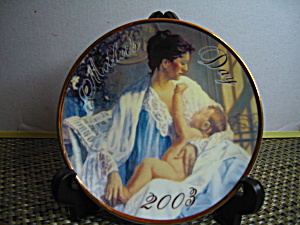 Avon Held In Loving Arms Mother's Day 2003 Plate
