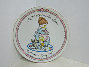 Avon A Mother Is Love 1987 Mother's Day Plate