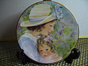 Avon Tender Moments Mother's Day 1997 Plate