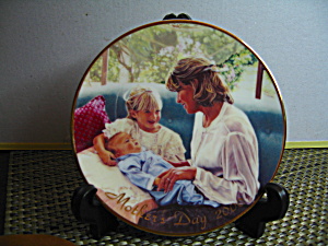 Avon A Mother's Love Mother's Day 2000 Plate