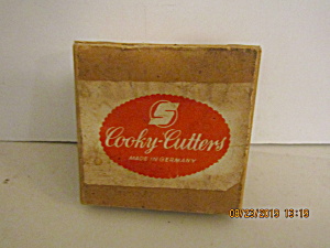 Vintage Nesting Graduated Circle Cookie Cutter Box Set