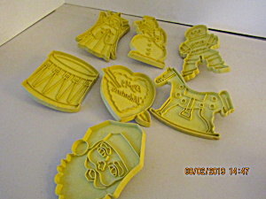 Vintage Stanley Home Yellow Plastic Cookie Cutter Set