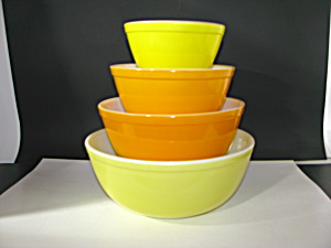 Vintage Pyrex Daisy Nesting Bowls Set