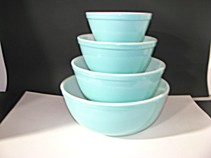 Vintage Pyrex Turquoise Robin Eggs Nesting Bowls Set