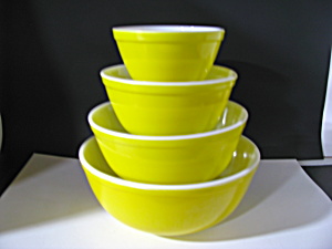 Vintage Pyrex Yellow Nesting Bowls Set