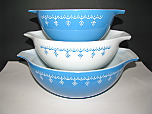 Vintage Pyrex Blue Snowflake Cinderella Bowl Set