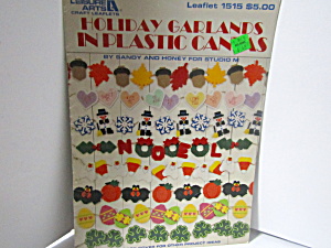 Leisure Arts Holidaygarlands In Plastic Canvas #1515
