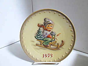 Vintage 1975 Goebel 5th Annual Hummel Plate