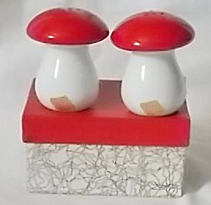 Pair Vintage Mushroom Shakers Mib Otagiri Manufacturing Company