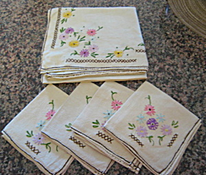 Embroidered Table Linen W/napkins