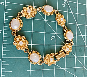 Vintage Signed Art Goldtone Pearl Bracelet