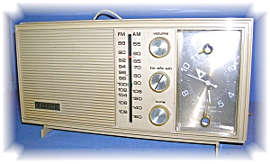 1960s Zenith Transistor Radio Model 7466l