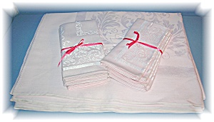 Damask Pinktable Cloth 8 Matching Napkins