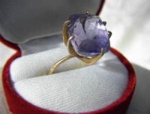 Ring 18k Gold And Claw Set Natural Amethyst