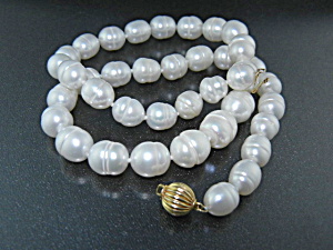14k Gold Clasp Freshwater Pearls Necklace