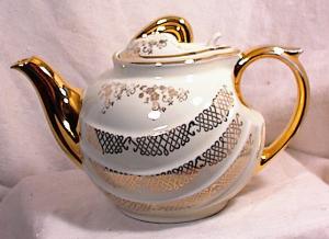 Hall Teapot - Parade 6c Ivory