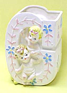 Adorable 1962 Pottery Baby - Letter G