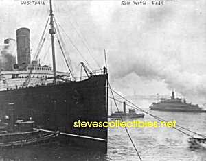 1914 Lusitania In Nyc With Tugs Photo - 8x10