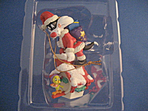 Looney Tunes Silverster As Santa On Top Of Tweety's House