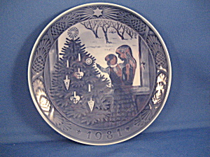 1981 The Christmas Tree Royal Copenhagen Plate