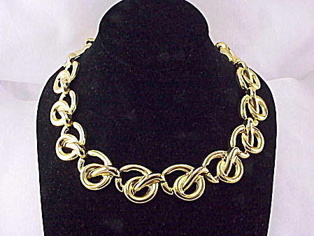 Chunky Gold Tone Choker Necklace With Toggle Clasp