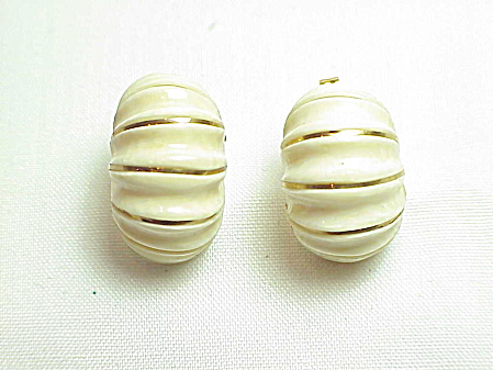 14k 585 Faux Ivory Gold Striped Shrimp Shaped Pierced Earrings